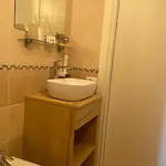 Betty's House לאזיסה
