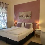 Betty's House לאזיסה