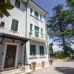 Betty's House לאזיסה