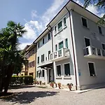 Betty's House 3* לאזיסה