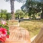 Betty's House לינה וארוחת בוקר לאזיסה