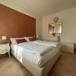 Betty's House 3*