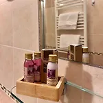 Betty's House לינה וארוחת בוקר לאזיסה