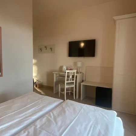 Alojamento de Acomodação e Pequeno-almoço Betty's House 3*