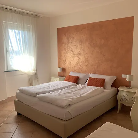 Betty's House 3*