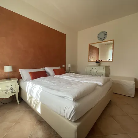 Betty's House 3*
