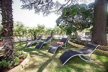 Betty's House לאזיסה