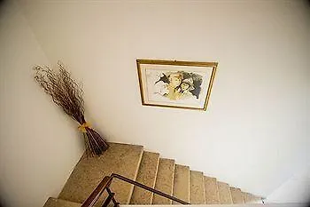 לינה וארוחת בוקר Betty's House לאזיסה