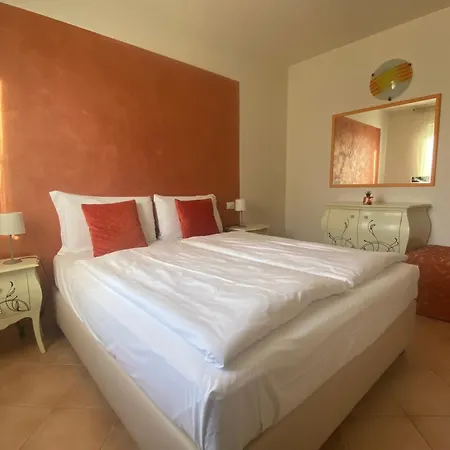 Betty's House 3* Λατζίζε