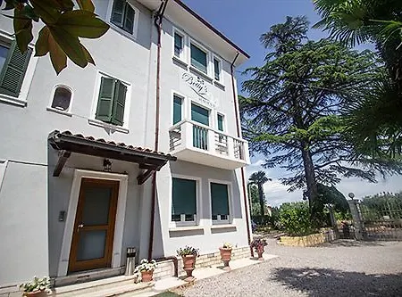 Betty's House Λατζίζε