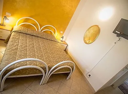 Betty's House Bed and Breakfast 3*